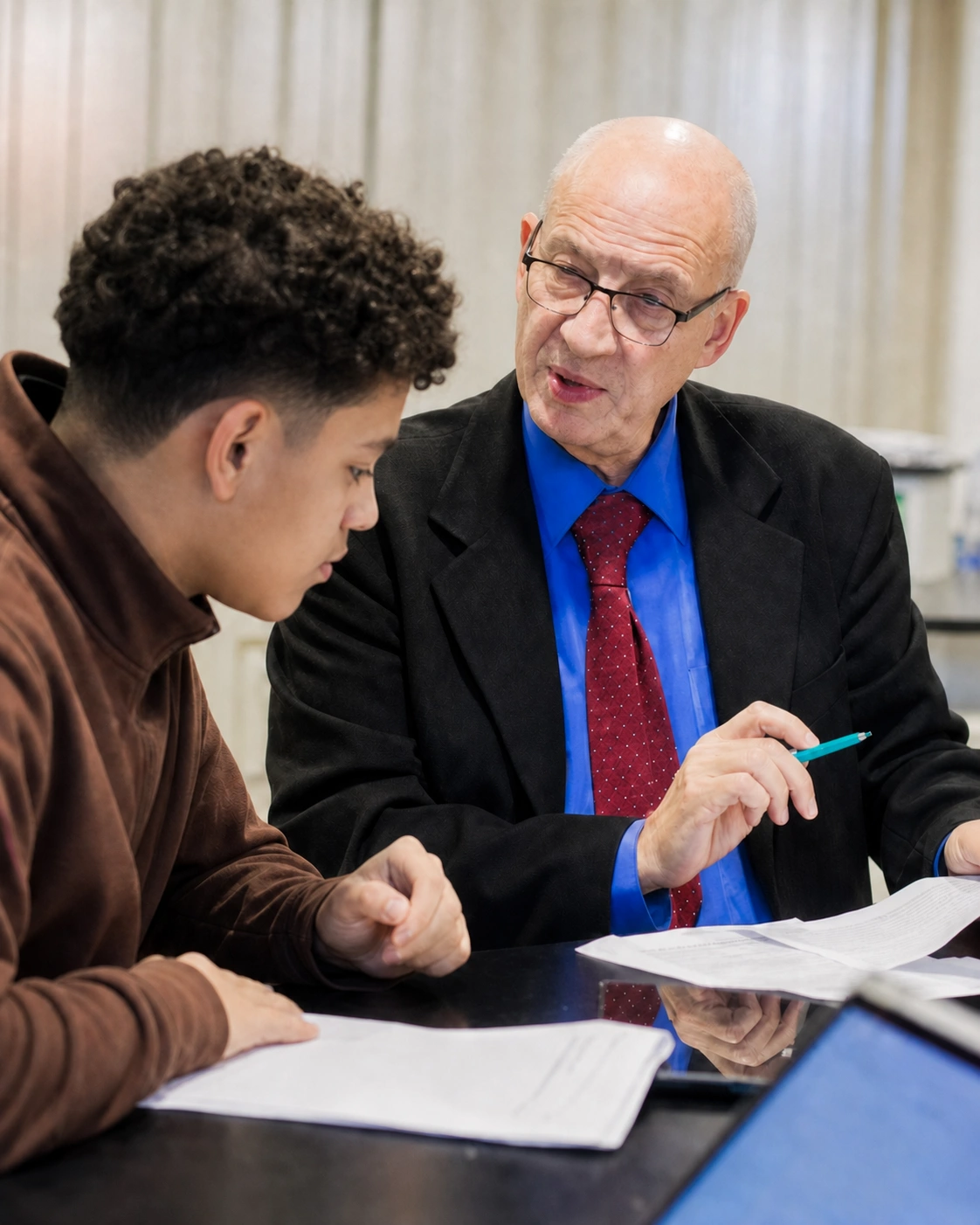 Iain working with a student during a one-to-one Physics lesson.
